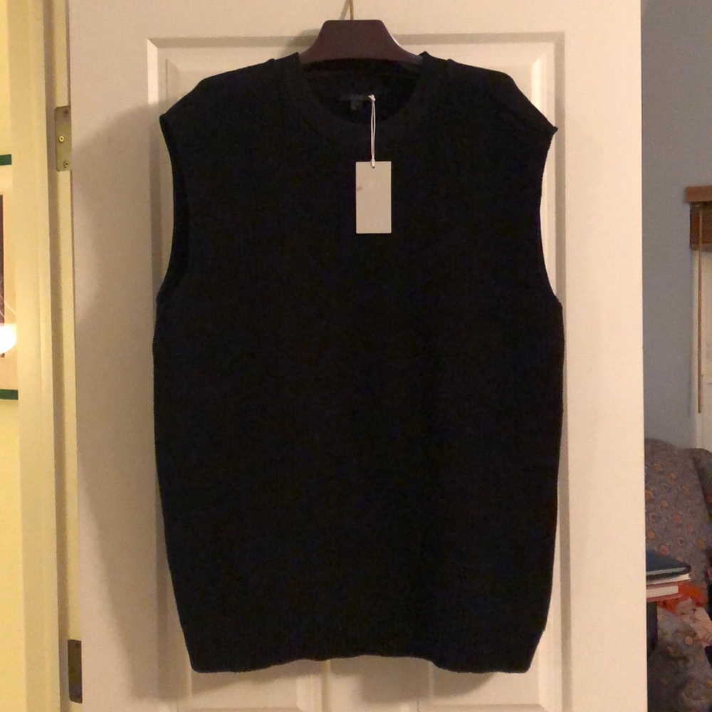 Sweater vest - new with tags ! Super chic